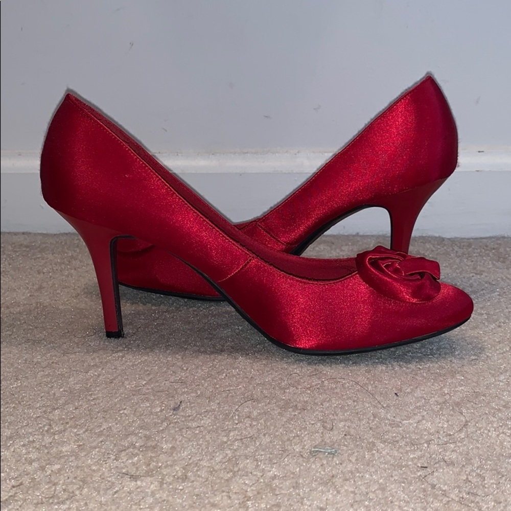 Finoni Night. Red satin pumps 9